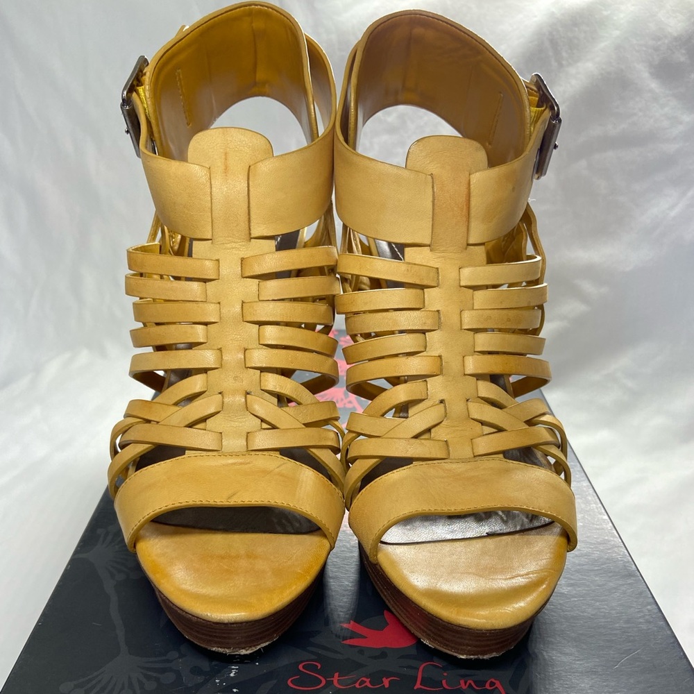 Beautiful summer Star Ling platform sandal mustard yellow 8.5